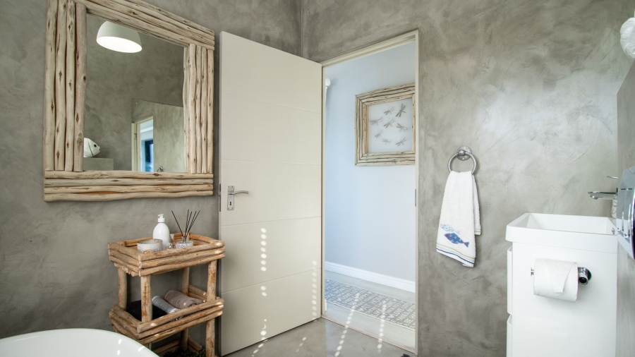2 Bedroom Property for Sale in Stilbaai Oos Western Cape